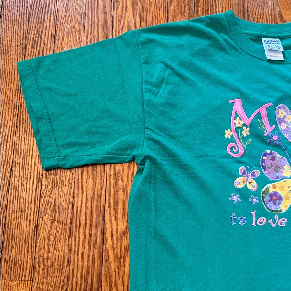 90’s “Mom Is Love” Vintage T-Shirt - Picture 4 of 9